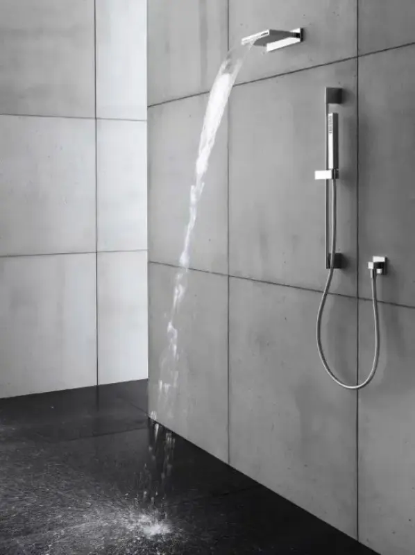 SB Square waterfall spout matte black