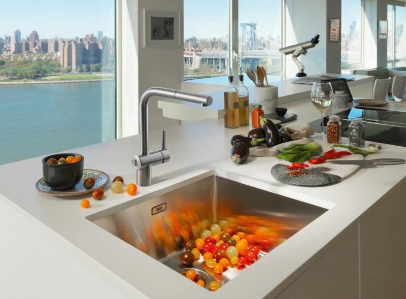 Franke brushed stainless steel sensor Kitchen tap Atlas Neo with pull-out spout stainless steel 115.0625.523