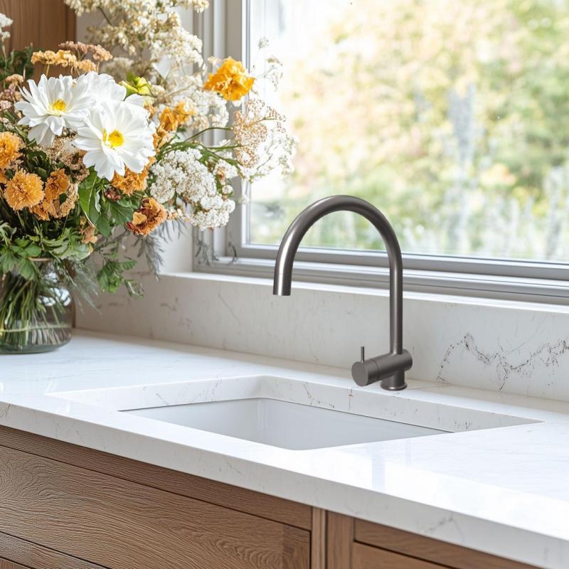 Waterevolution Flow kitchen mixer faucet PVD Gun metal with pull-out spout T155GME