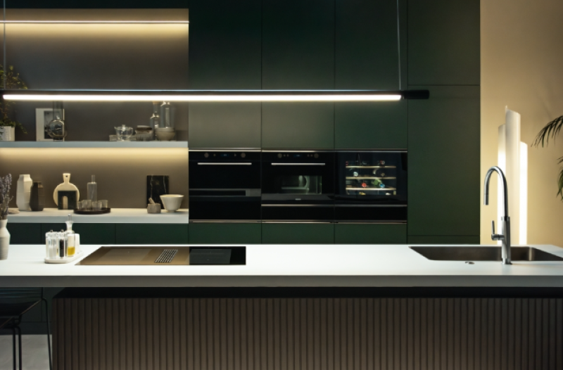 Franke Mythos Masterpiece Kitchen Faucet Stainless Steel with J-Spout and Pull-Out Spray Head - 115.0711.554