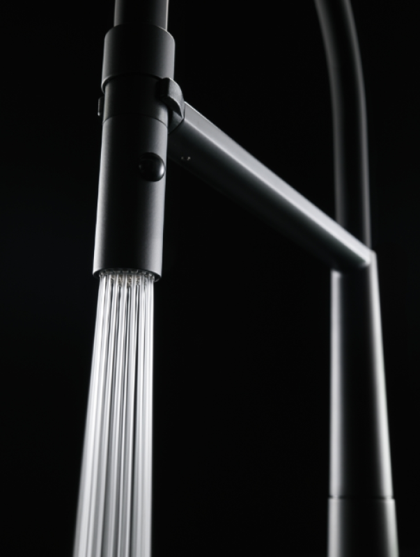 Franke Icon Single-Lever Kitchen Faucet with Flexible Hand Shower, Black 115.0690.598