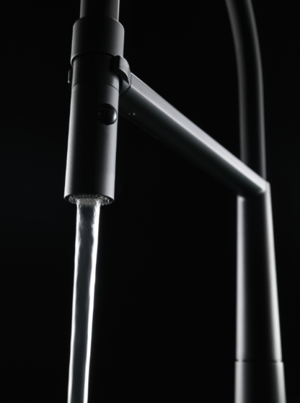 Franke Icon Single-Lever Kitchen Faucet with Flexible Hand Shower, Black 115.0690.598