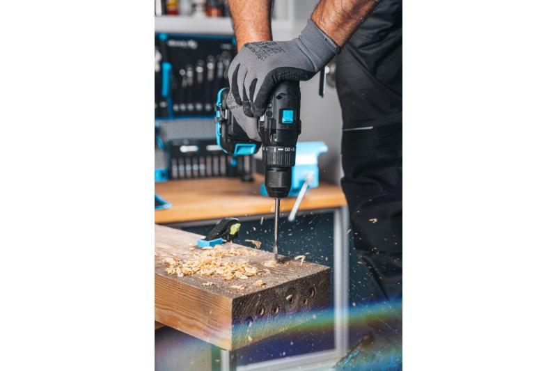 HÖGERT powerful cordless screwdriver 18V for wood and metal