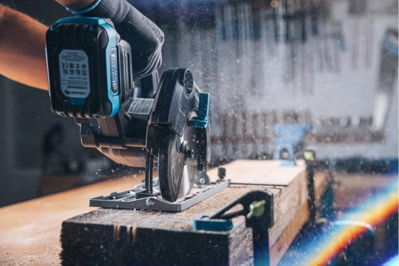 CORDLESS BRUSHLESS CIRCULAR SAW 18V